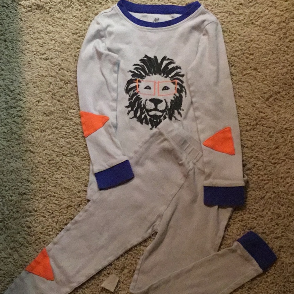 Boys size 5 Papallou long-sleeve 2-piece pajama